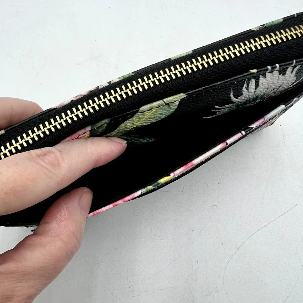 Liz Claiborne Black Floral Wallet‎